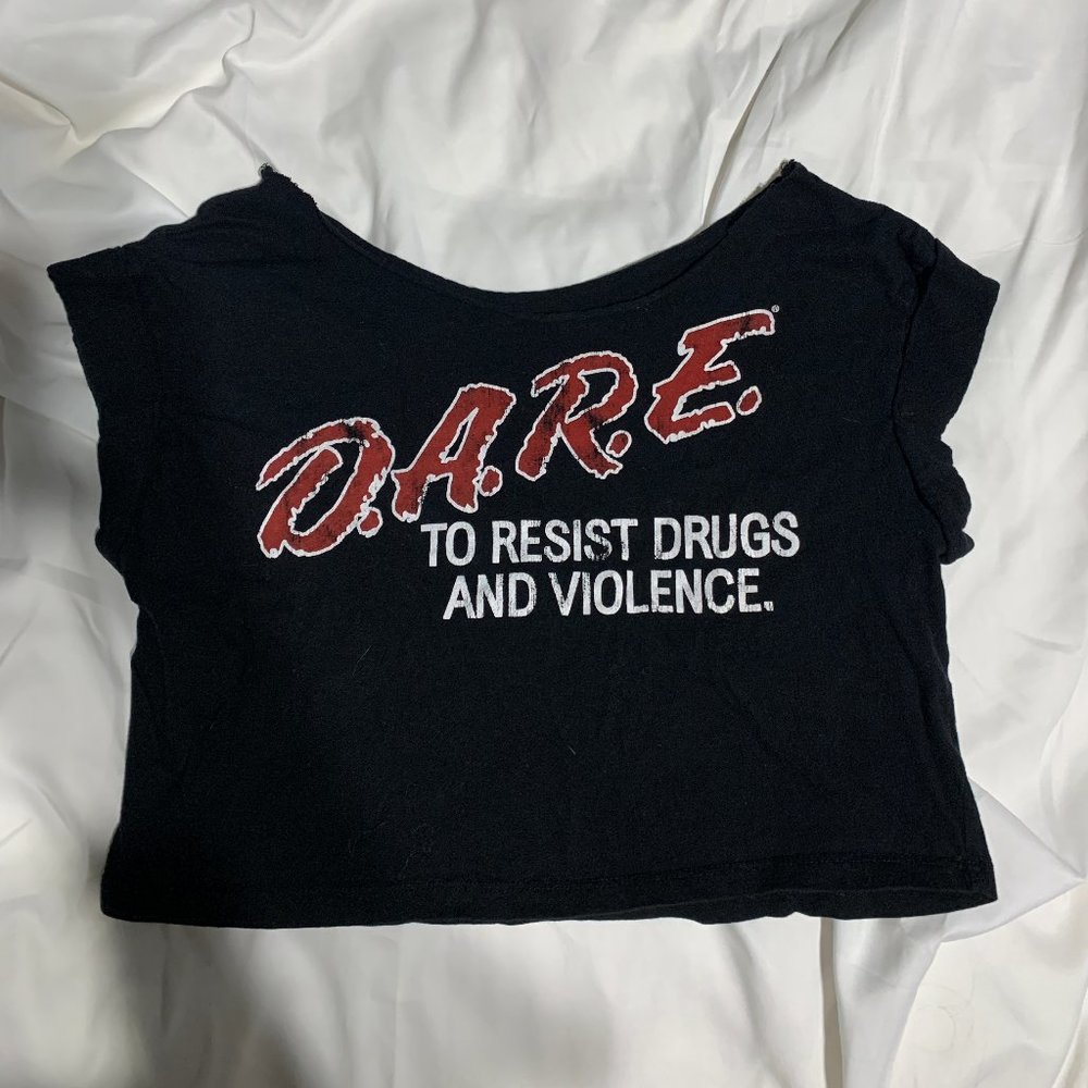 D.A.R.E. Off-the-Shoulder Crop-top size S-M